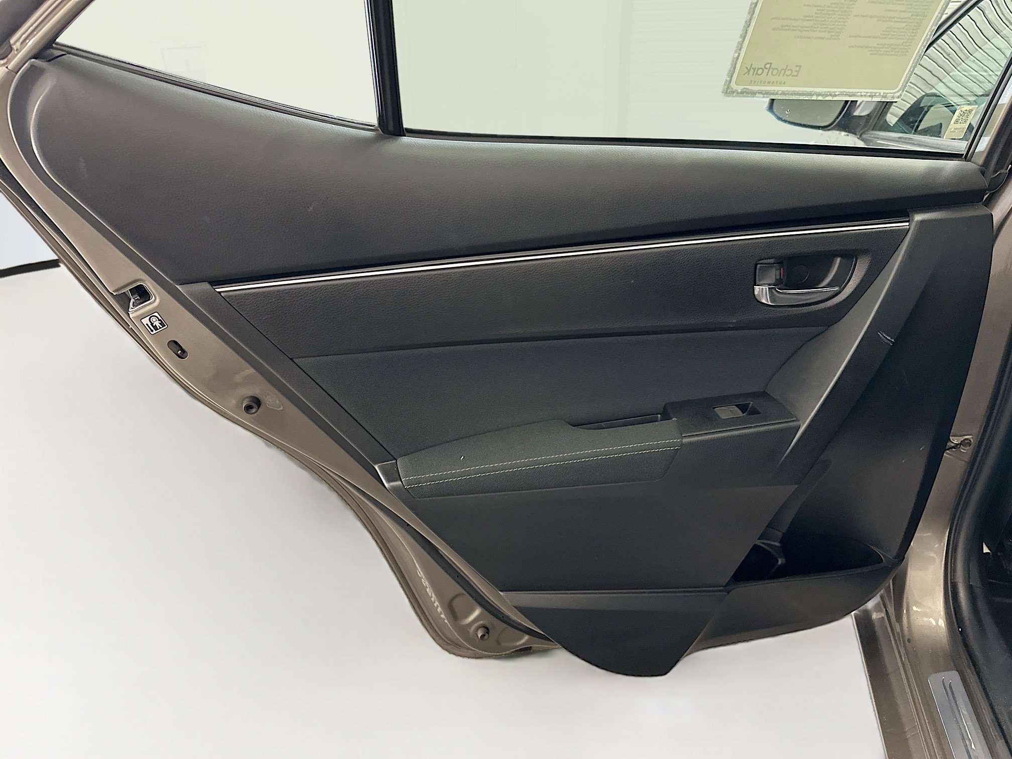Used 2018 Toyota Corolla LE w/ Body Protection Package FWD image 26