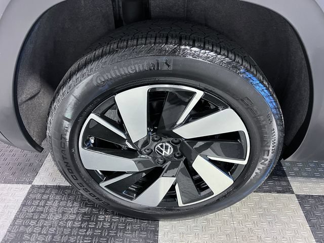 Certified 2024 Volkswagen Atlas Cross Sport SE w/ Panoramic Sunroof Package FWD image 15