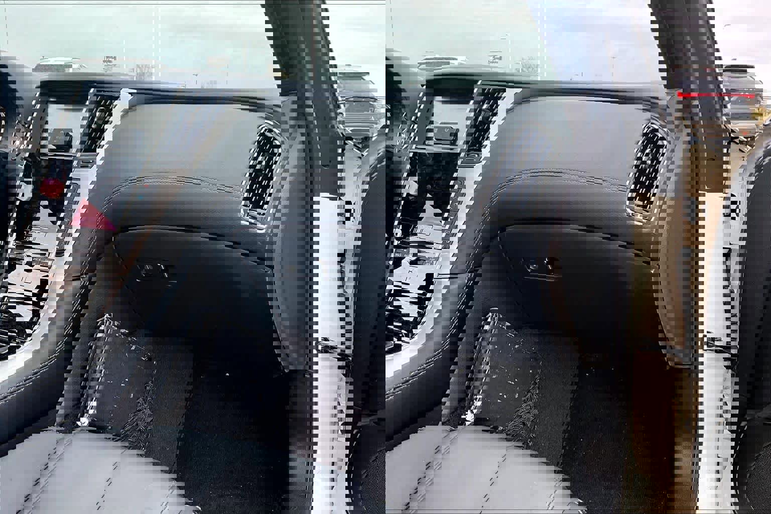 Used 2017 INFINITI Q60 w/ Cargo Package image 16