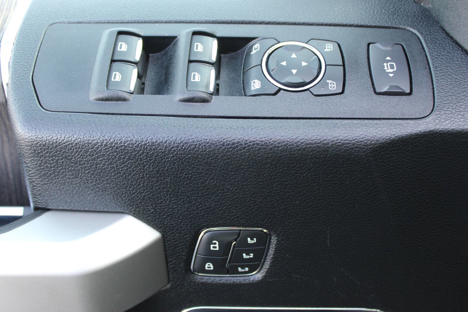 Used 2021 Ford F250 Lariat image 27