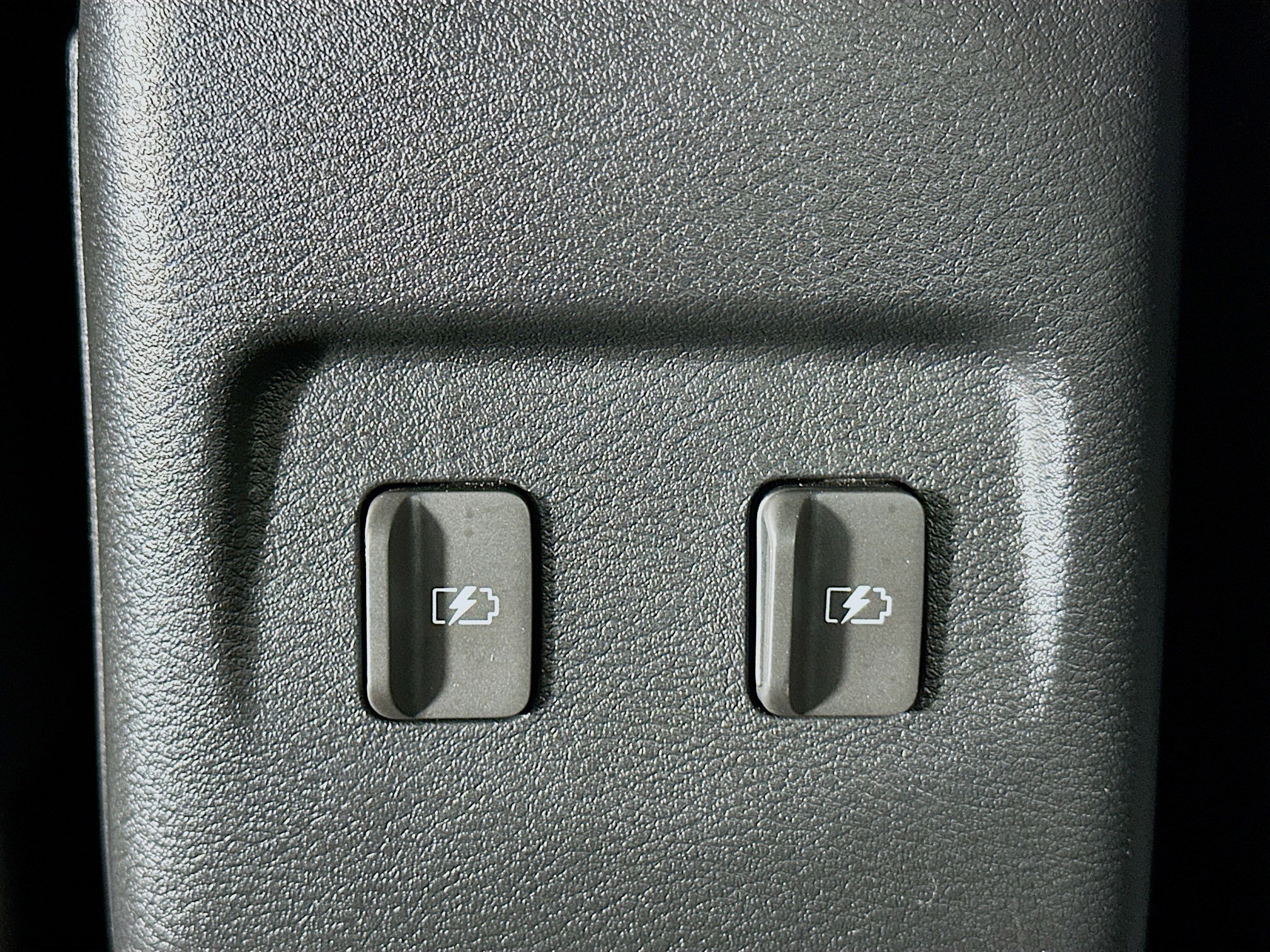 Used 2024 Nissan Kicks SV image 32