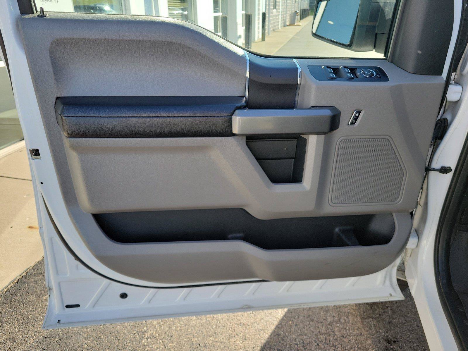 Used 2015 Ford F150 XLT AWD/4WD image 18