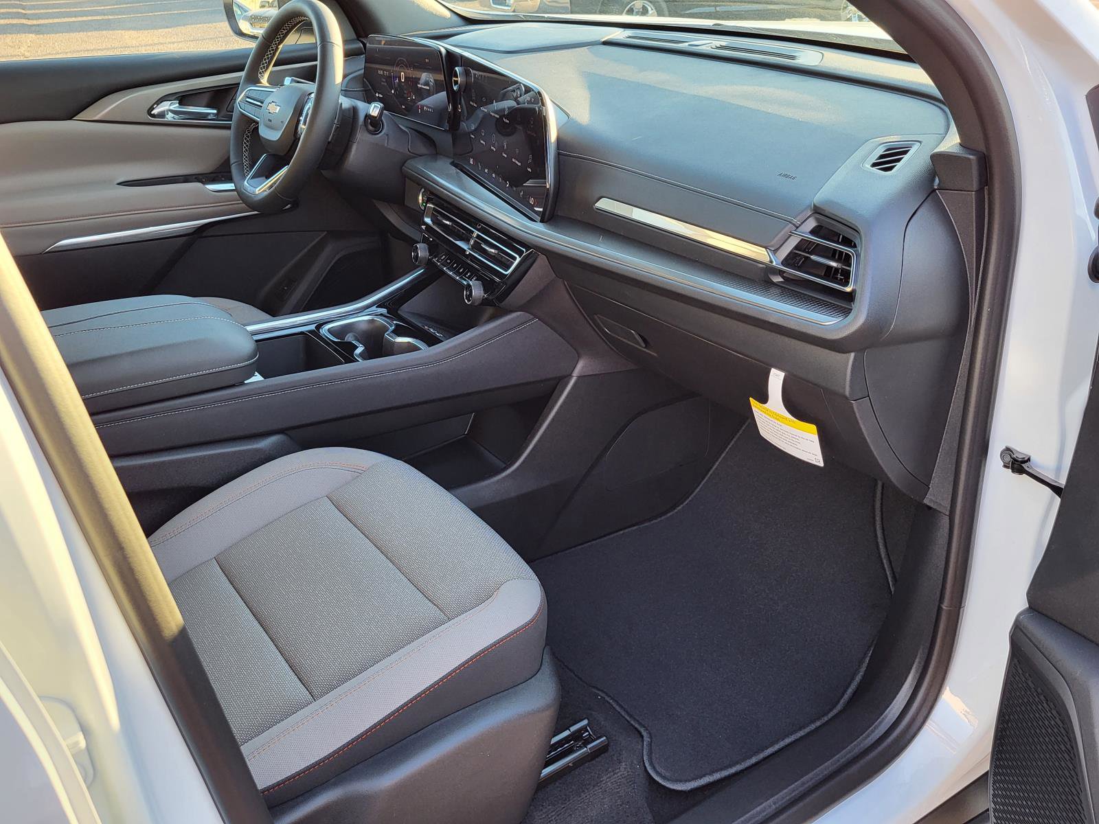 New 2026 Chevrolet Traverse LT w/ Driver Confidence Package image 9