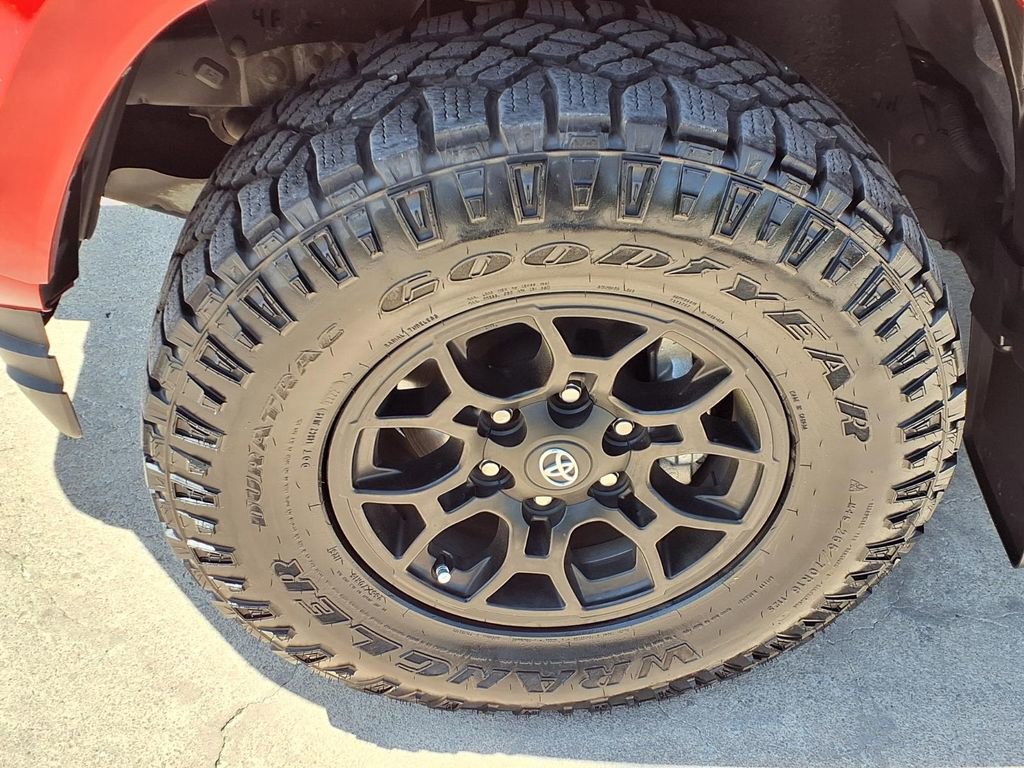 Used 2022 Toyota Tacoma SR5 image 9