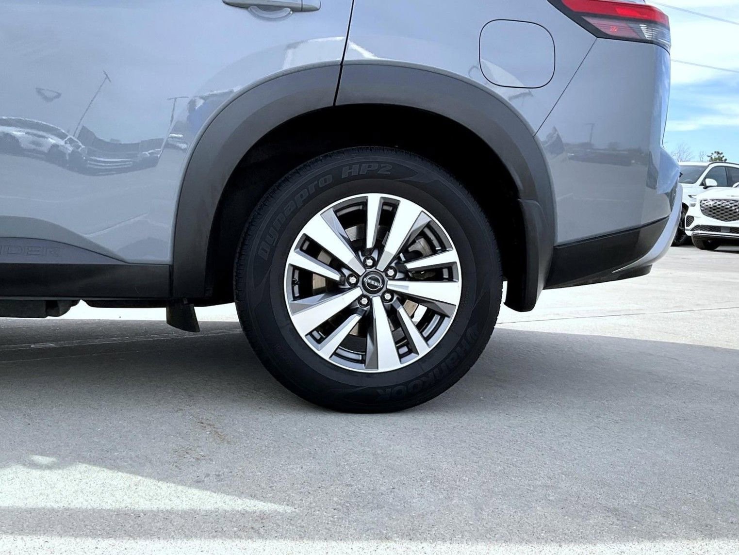 Used 2023 Nissan Pathfinder SL AWD/4WD image 25