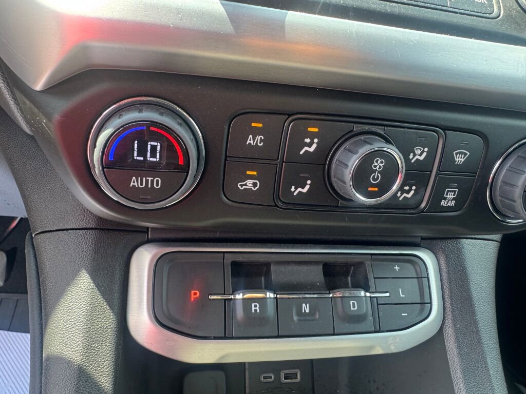 Used 2023 GMC Acadia SLE w/ Driver Convenience Package image 12