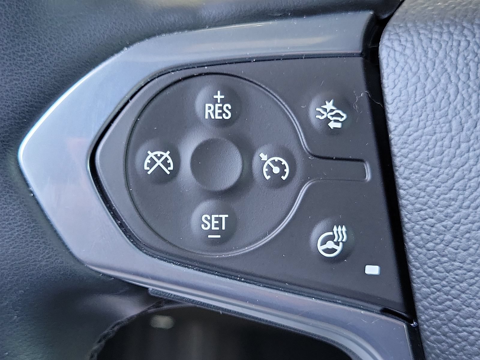 Used 2023 Chevrolet Traverse High Country FWD image 8