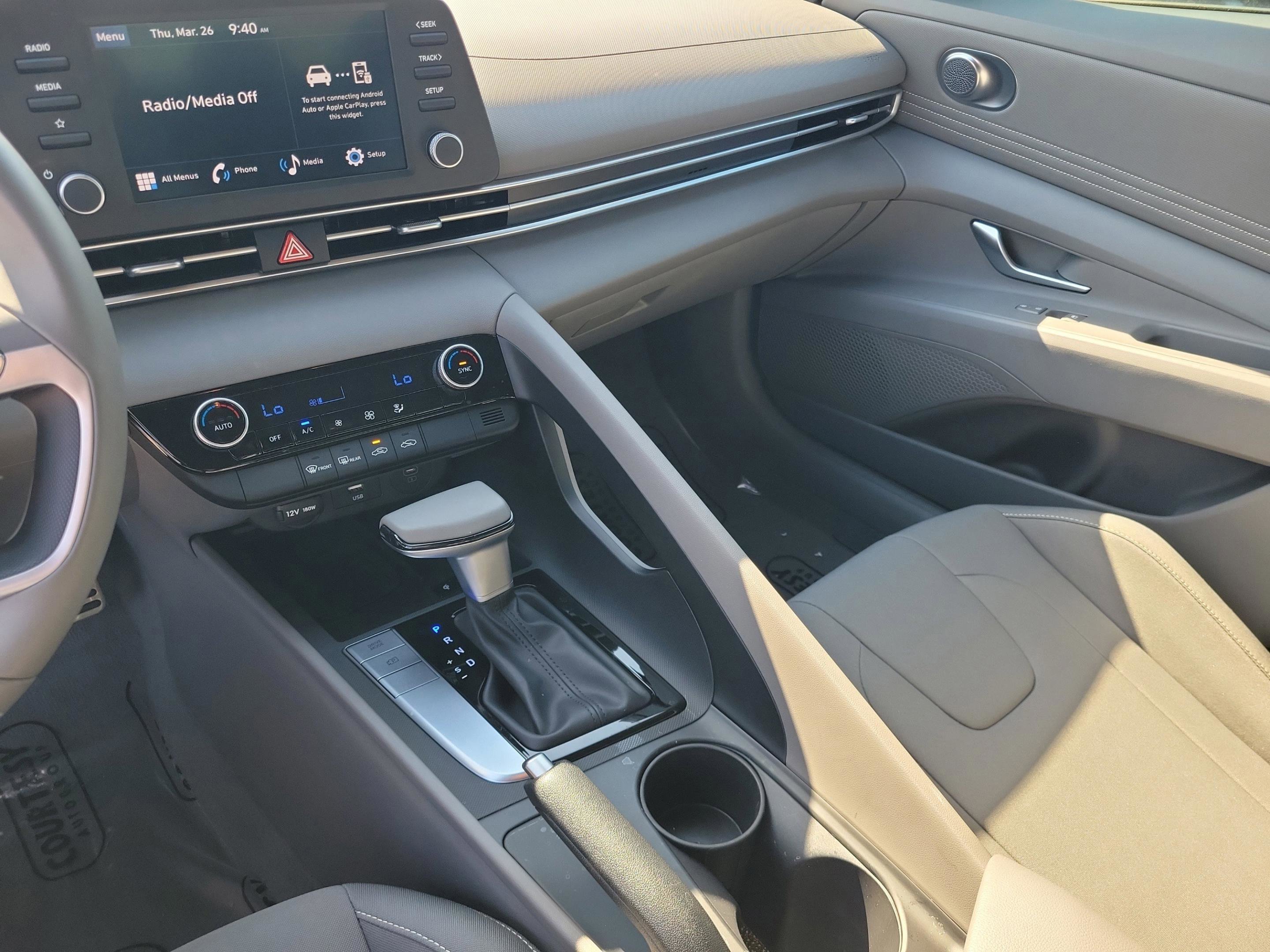 Certified 2025 Hyundai Elantra Sport image 30