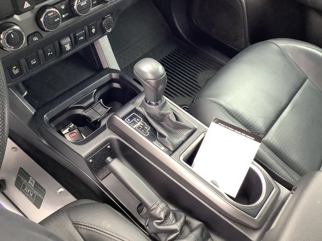 Used 2022 Toyota Tacoma TRD Sport w/ TRD Premium Sport Package AWD/4WD image 16