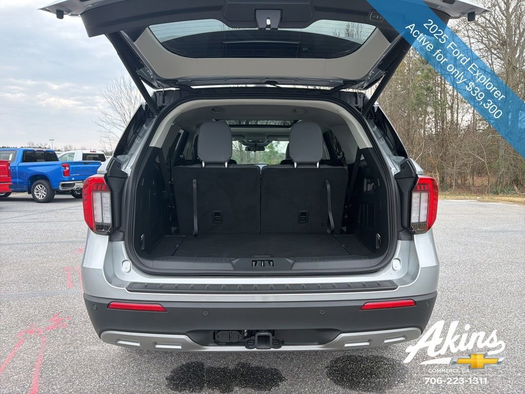 Used 2025 Ford Explorer Active w/ Active Comfort Package image 9