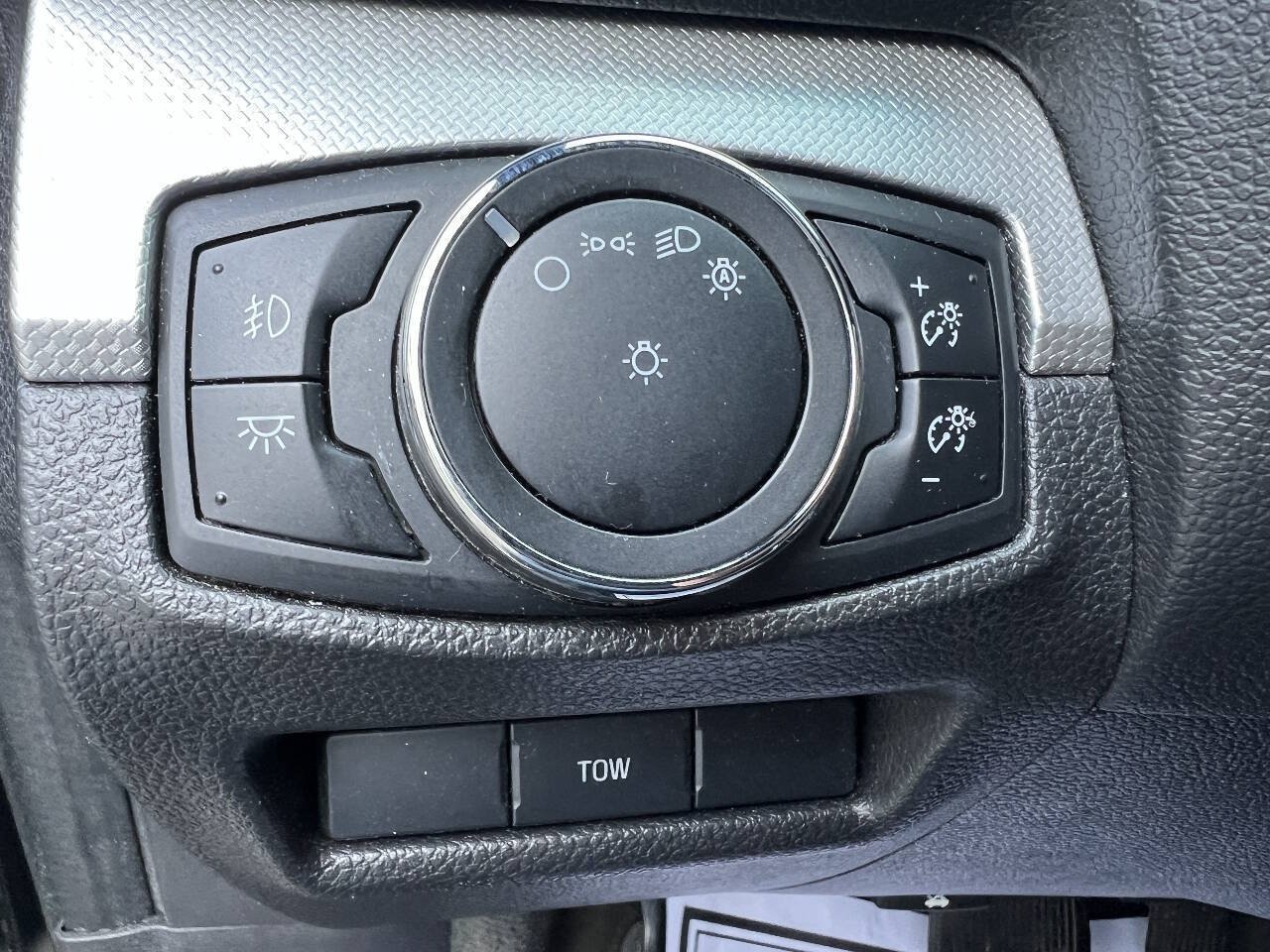 Used 2014 Ford Explorer XLT w/ Equipment Group 202A AWD/4WD image 31