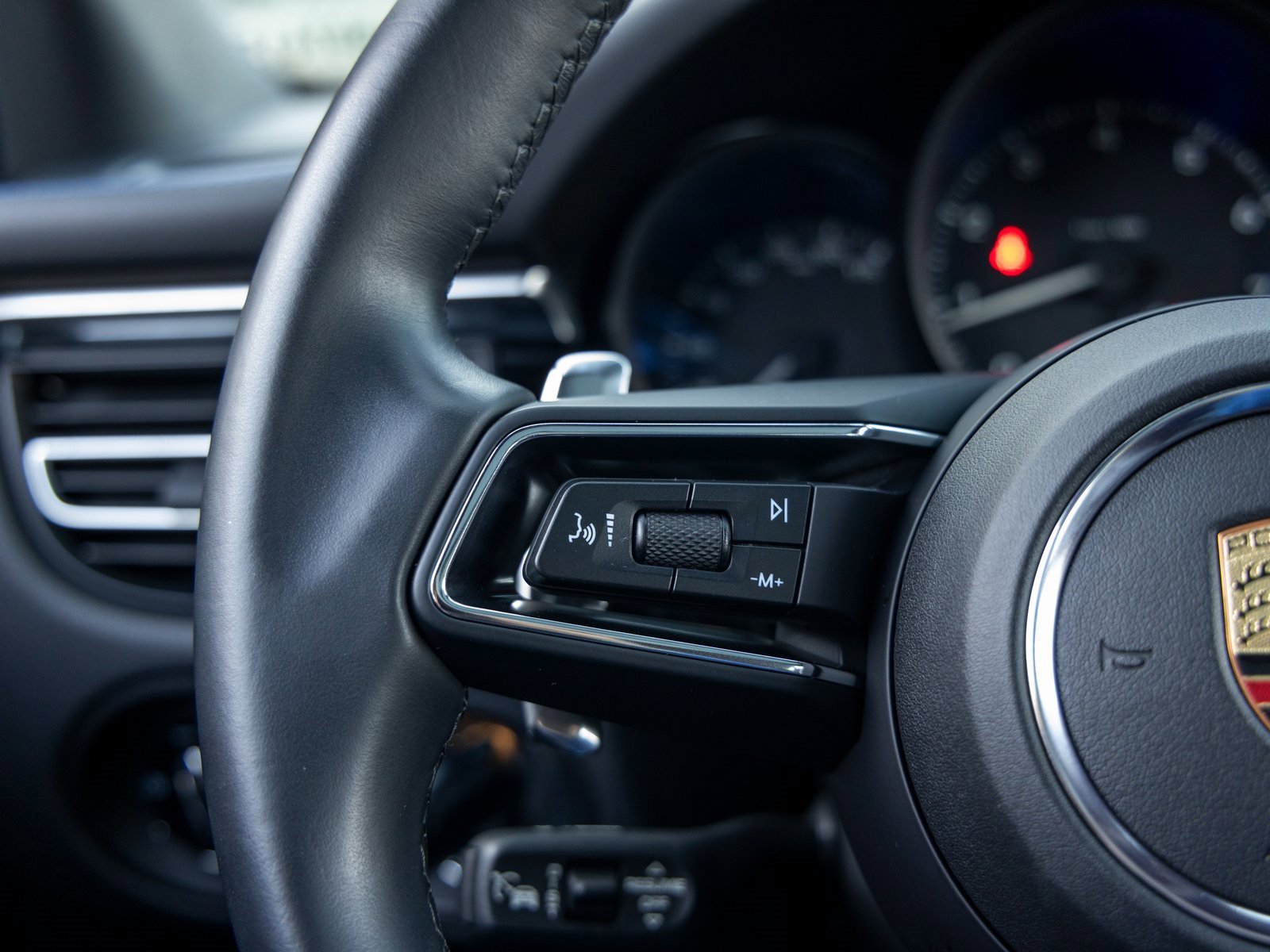 Certified 2024 Porsche Macan image 29