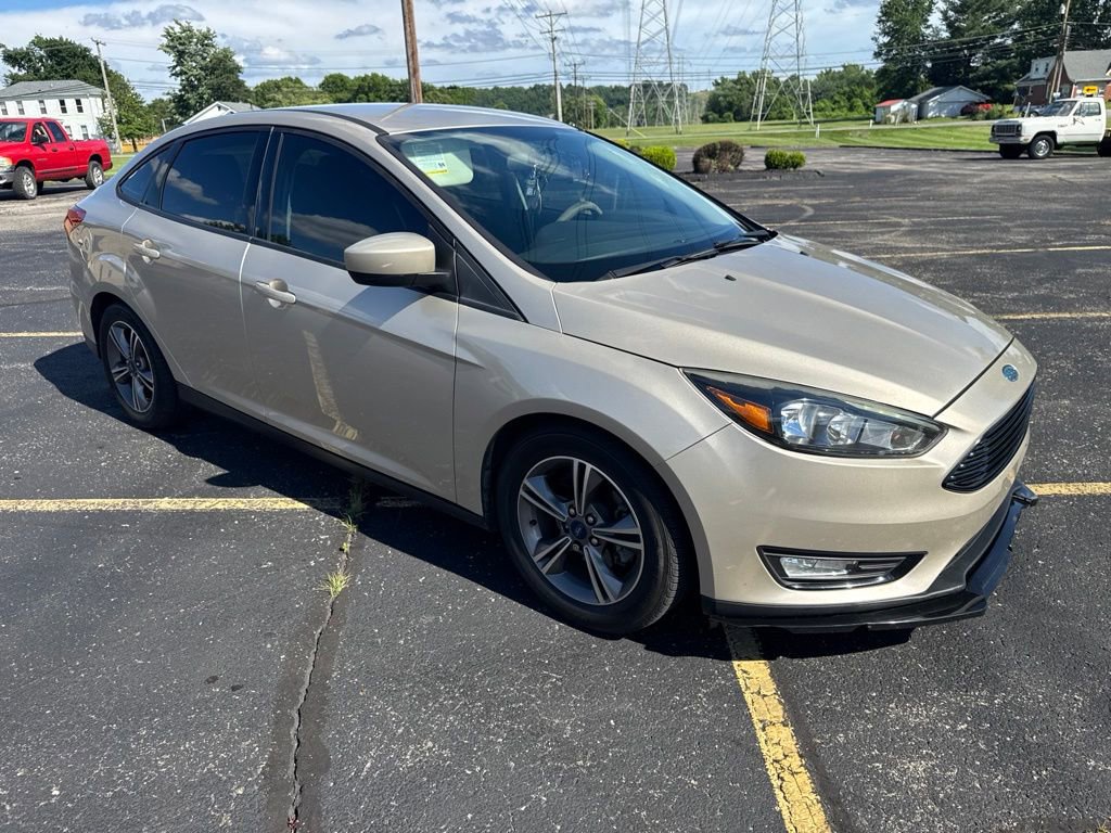 Used 2018 Ford Focus SE w/ SE Appearance Package FWD image 1