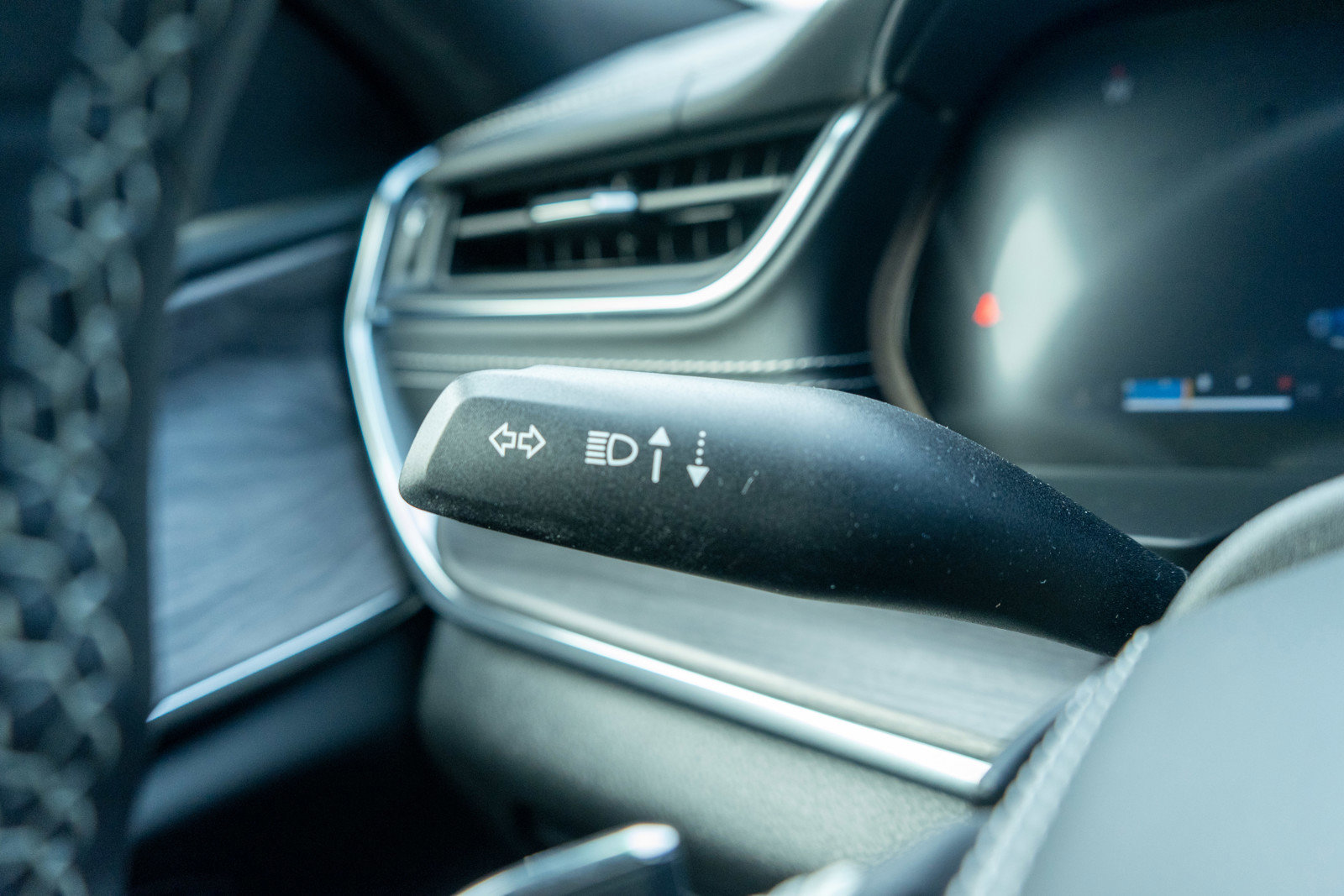 Used 2024 Jeep Grand Cherokee L Overland w/ Trailer Tow Package image 27