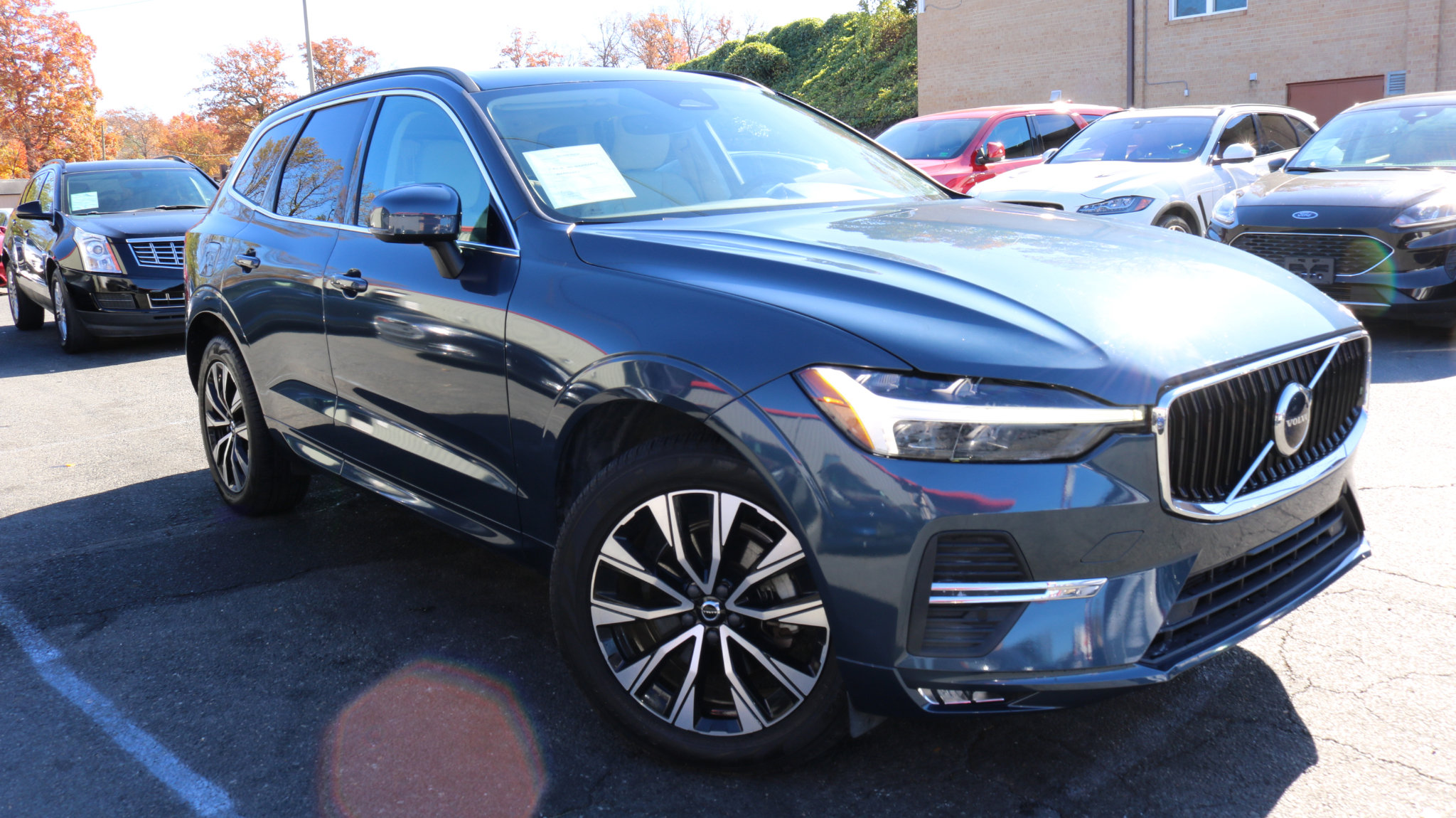 Used 2023 Volvo XC60 B5 Core w/ Protection Package Premier image 3