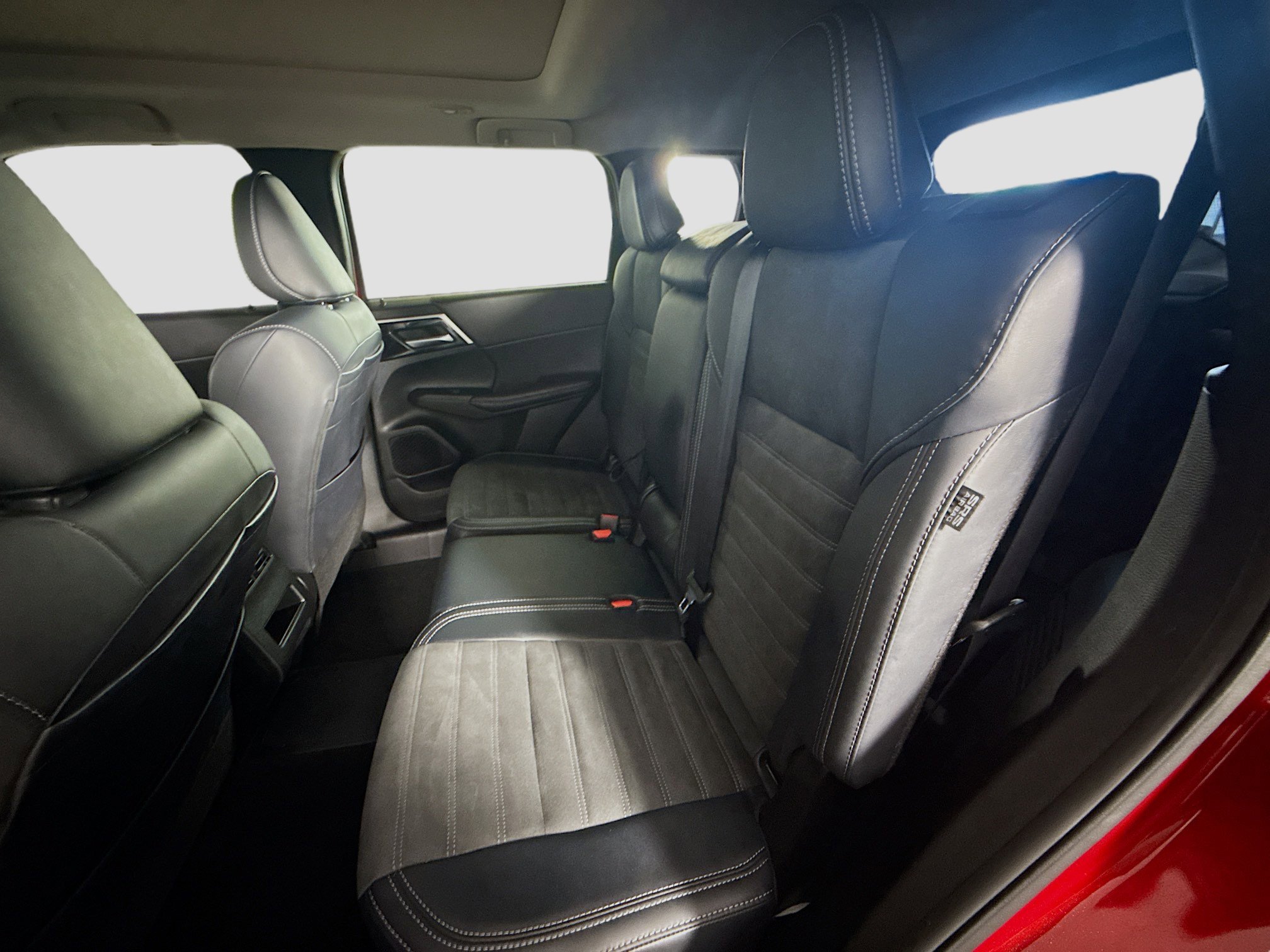 Used 2024 Mitsubishi Outlander SE image 25