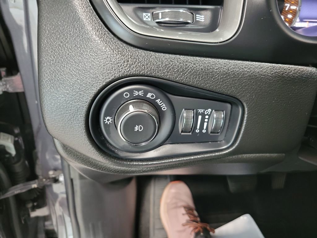 Used 2023 Jeep Renegade Limited image 51