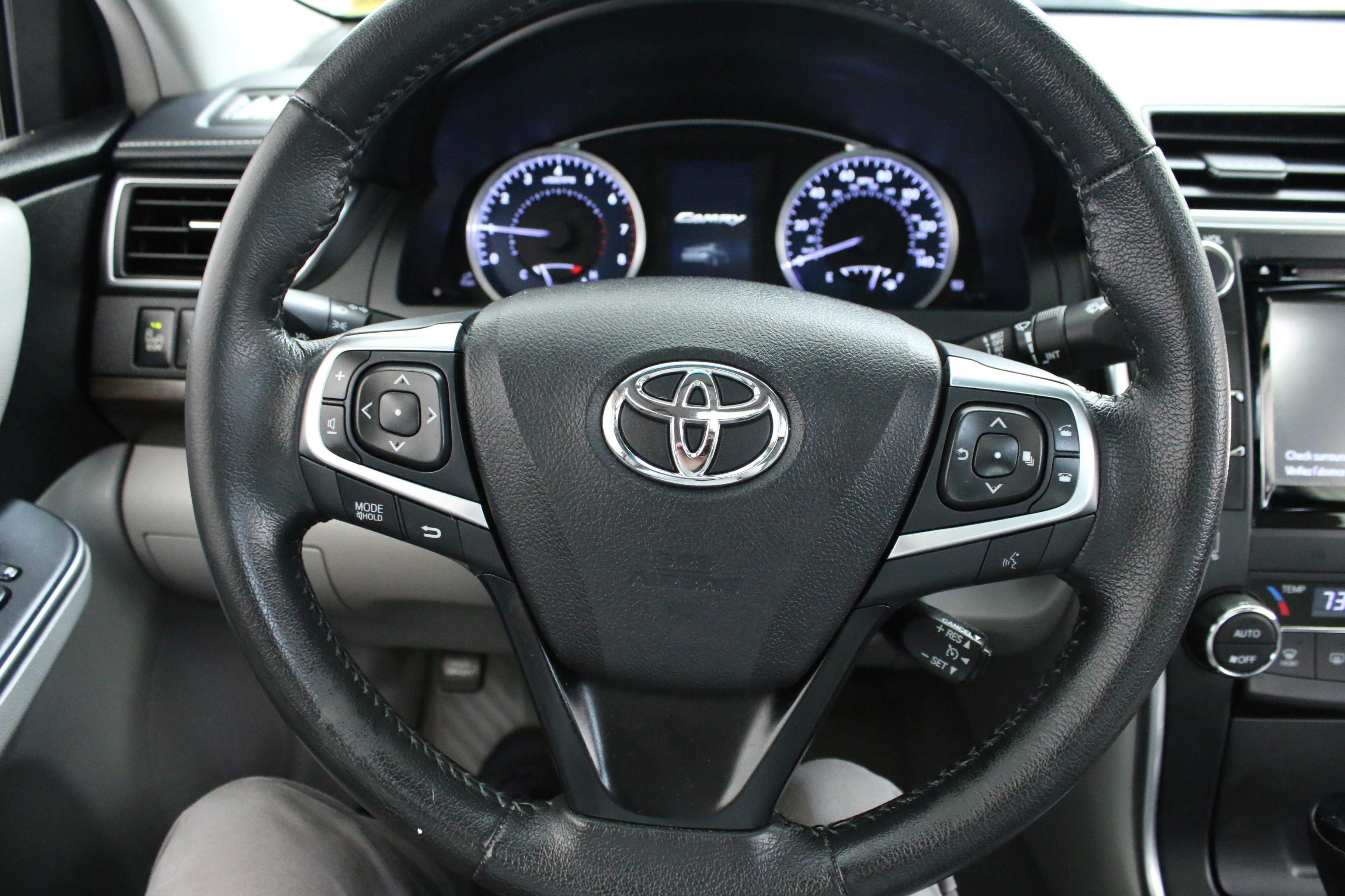 Used 2017 Toyota Camry XLE FWD image 13