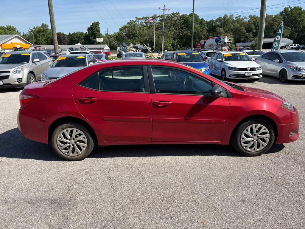 Used 2017 Toyota Corolla LE FWD image 3