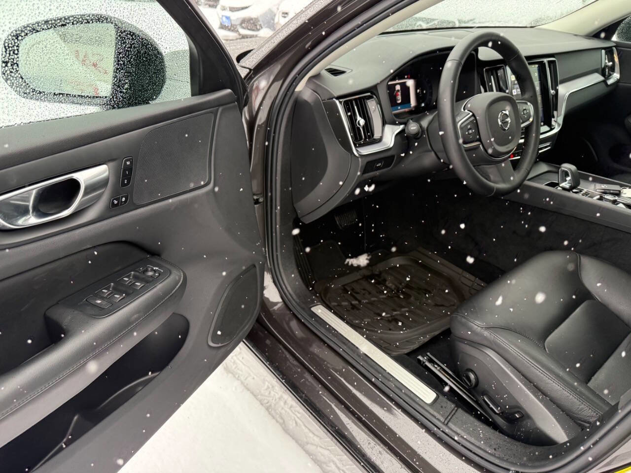 Used 2025 Volvo S60 B5 Core image 20