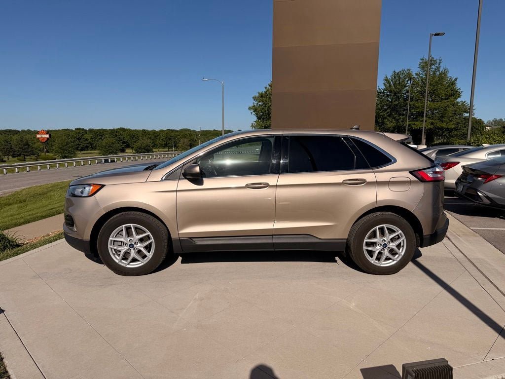 Used 2021 Ford Edge SEL w/ Convenience Package AWD/4WD image 2