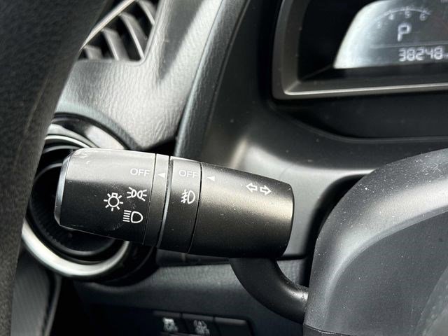 Used 2019 Toyota Yaris LE image 26