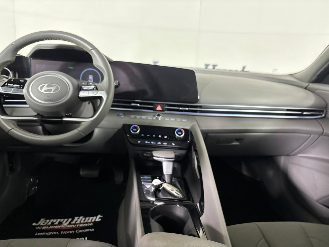 Used 2024 Hyundai Elantra SEL w/ Convenience Package FWD image 24