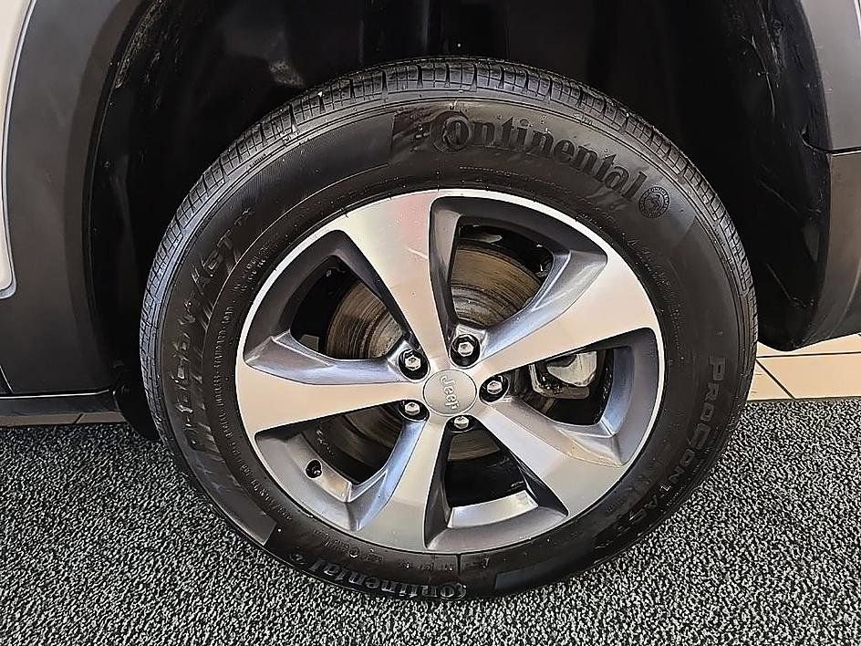 Used 2021 Jeep Cherokee Limited image 40