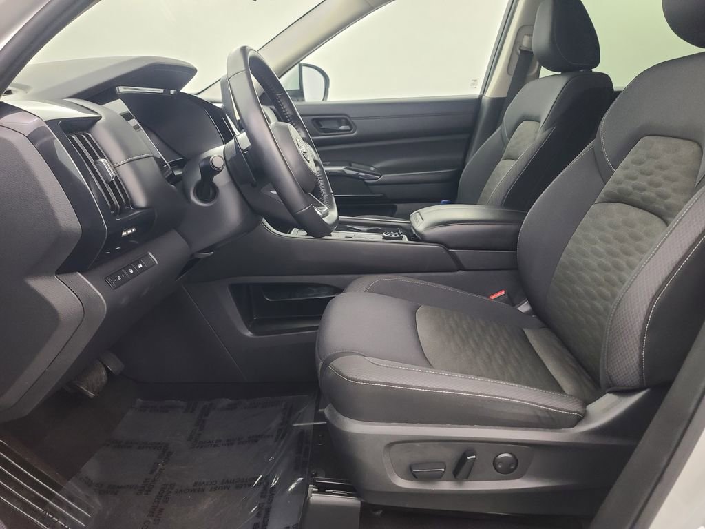 Used 2025 Nissan Pathfinder SV image 26