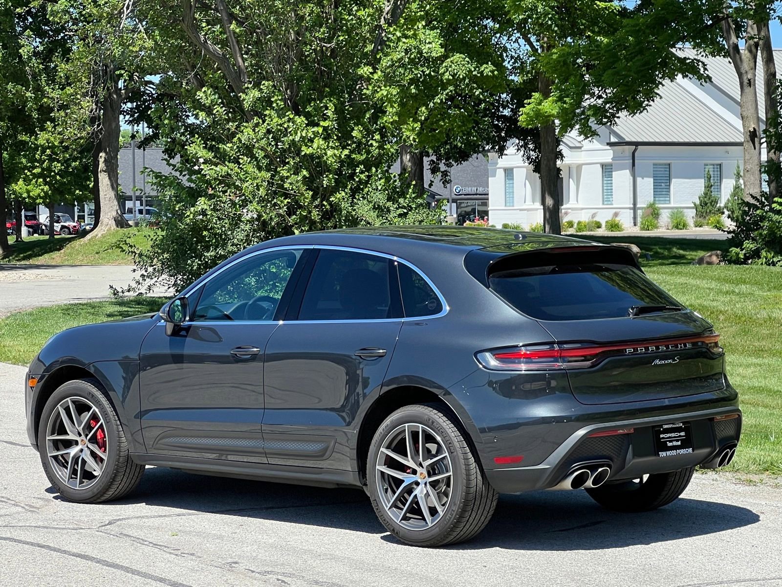 Certified 2022 Porsche Macan S AWD/4WD image 3