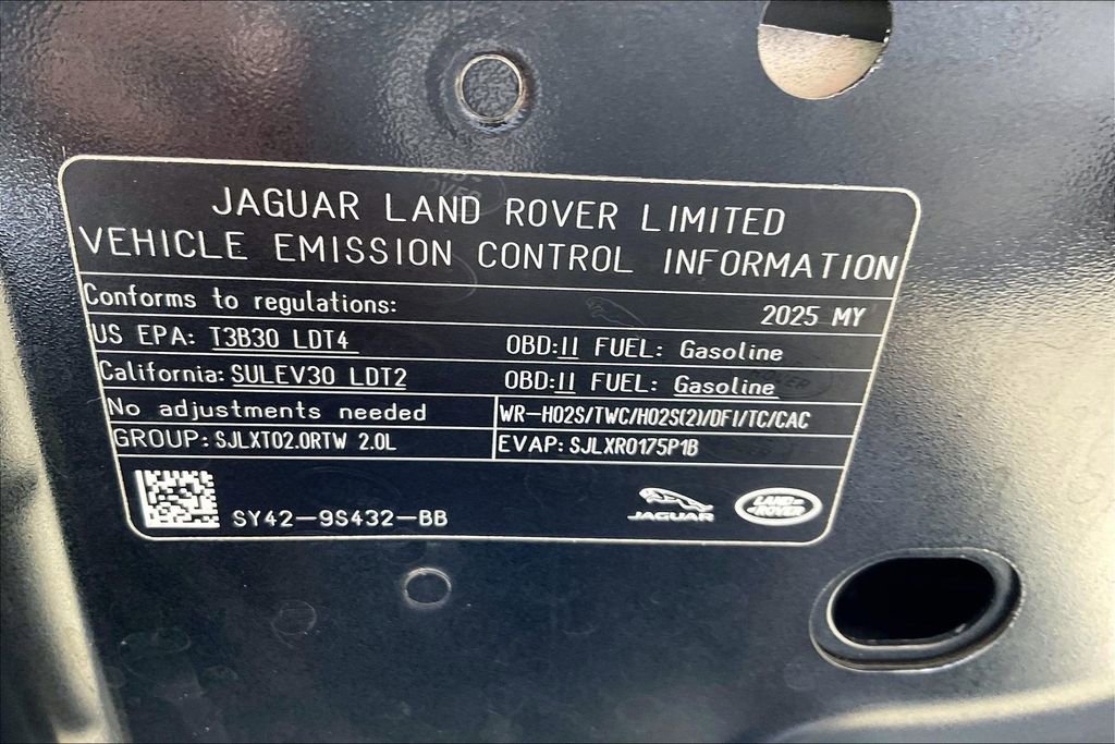 Certified 2025 Land Rover Discovery S image 31