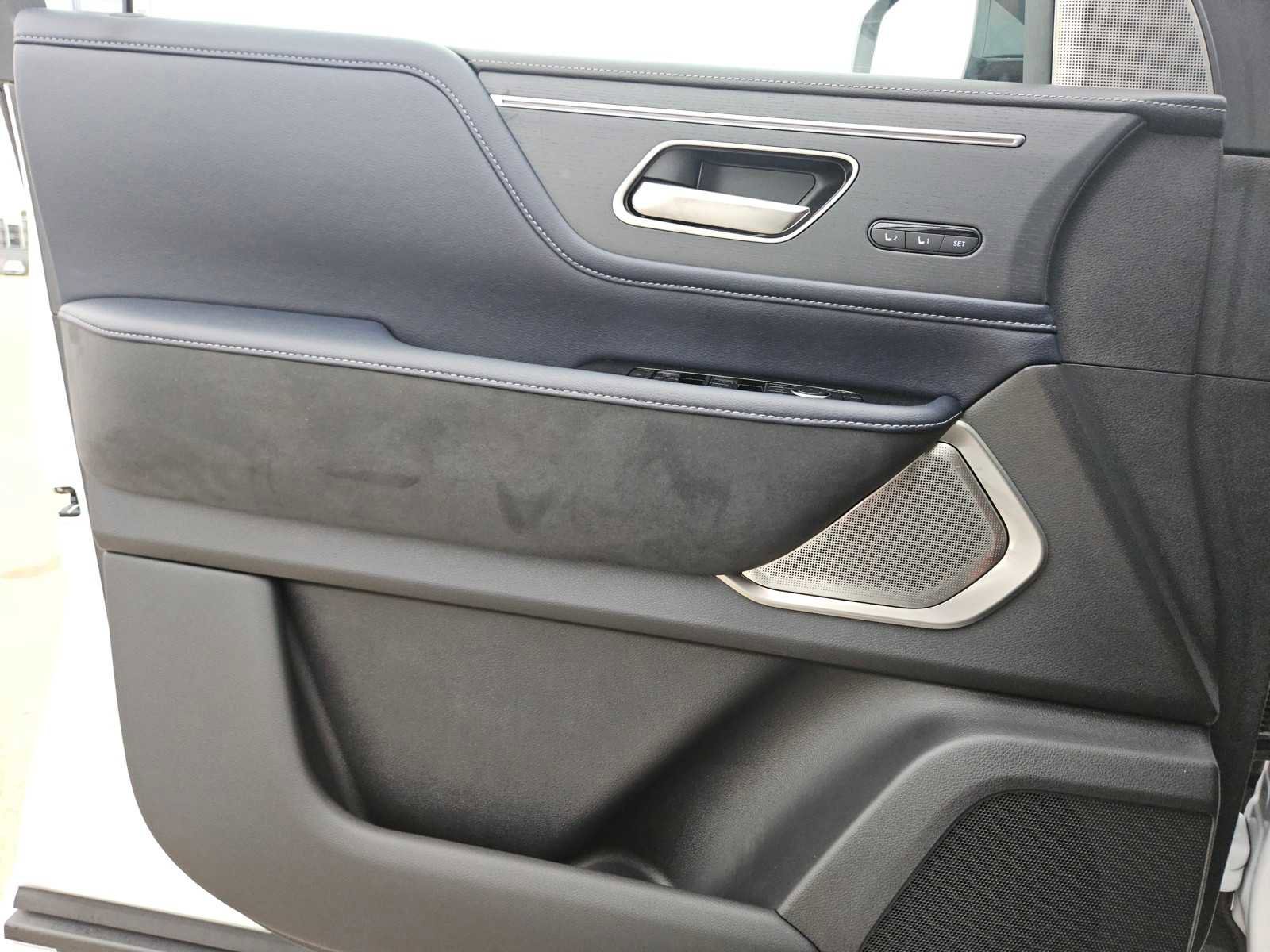 New 2026 INFINITI QX80 4WD w/ Sport Exterior Package image 19