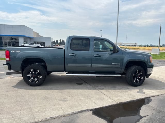 Used 2013 GMC Sierra 2500 SLT w/ SLT Convenience Package AWD/4WD image 2