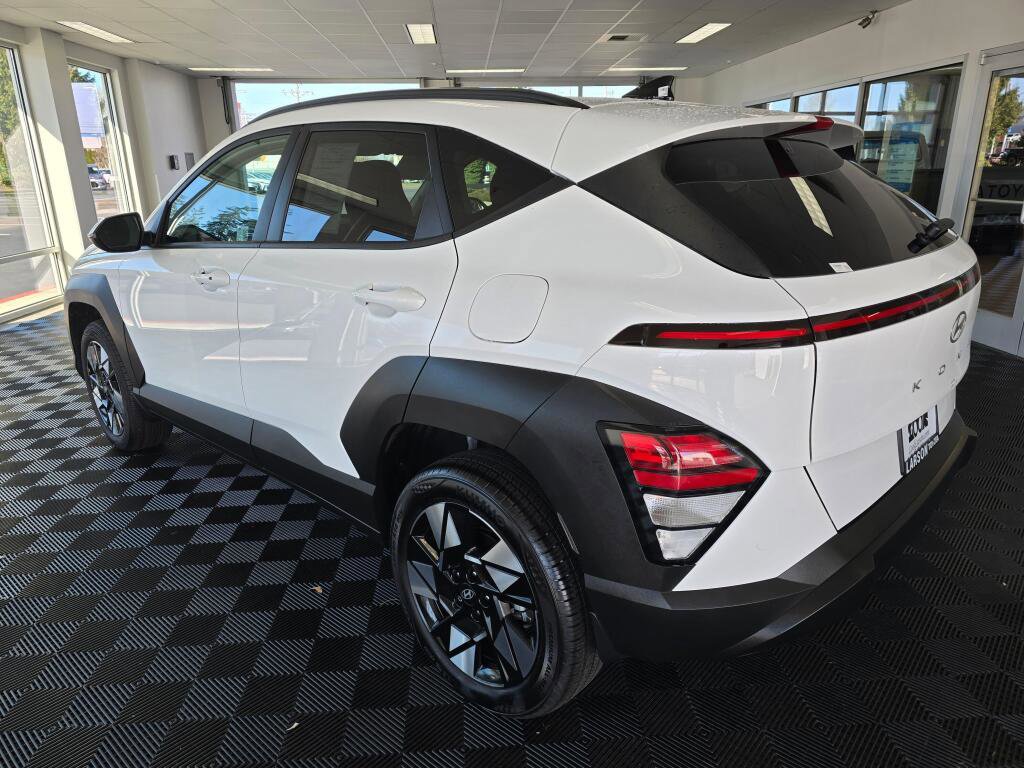 Used 2024 Hyundai Kona SEL image 5