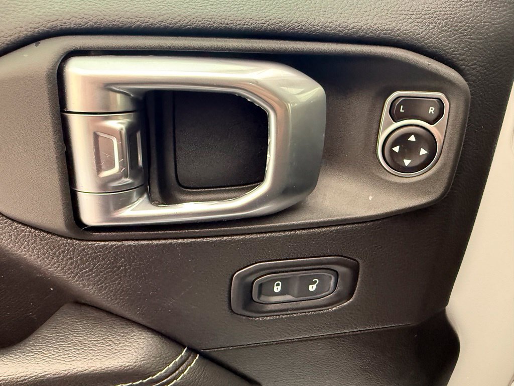 Used 2023 Jeep Wrangler Unlimited Sahara AWD/4WD image 34