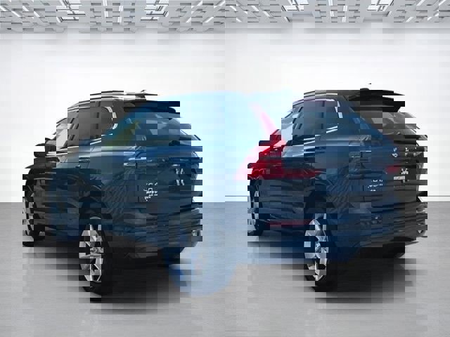 Used 2022 Volvo XC60 B5 Momentum image 6