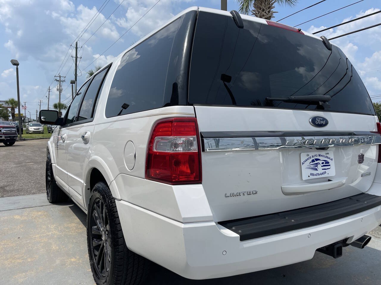 Used 2017 Ford Expedition Limited w/ Equipment Group 301A RWD image 4