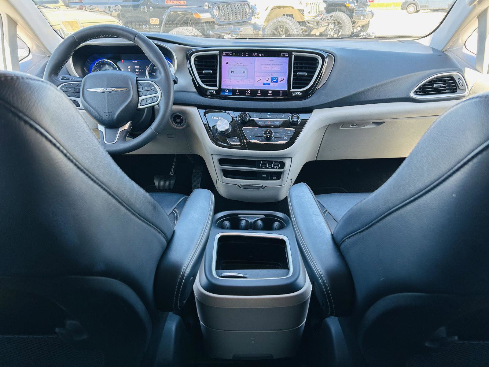 Used 2022 Chrysler Pacifica Touring-L FWD image 23