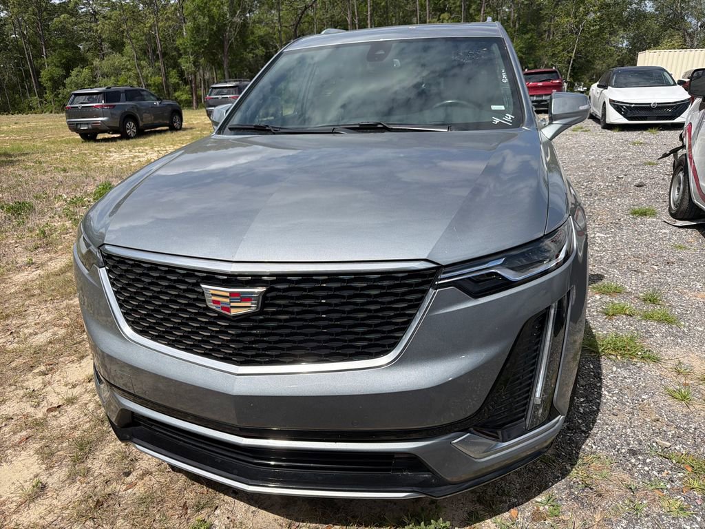 Used 2025 Cadillac XT6 Premium Luxury FWD image 2