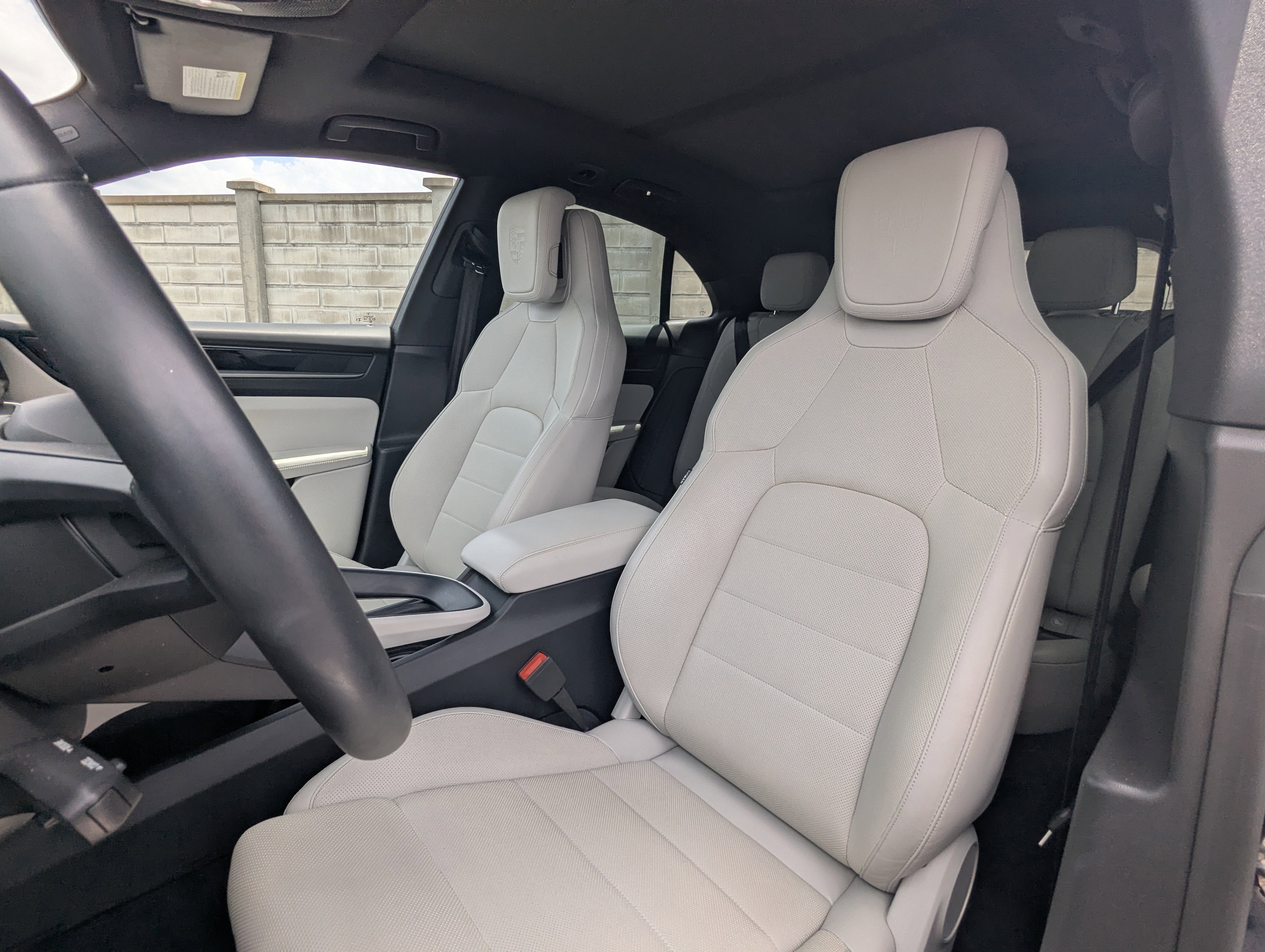 Certified 2025 Porsche Macan Electric RWD image 4