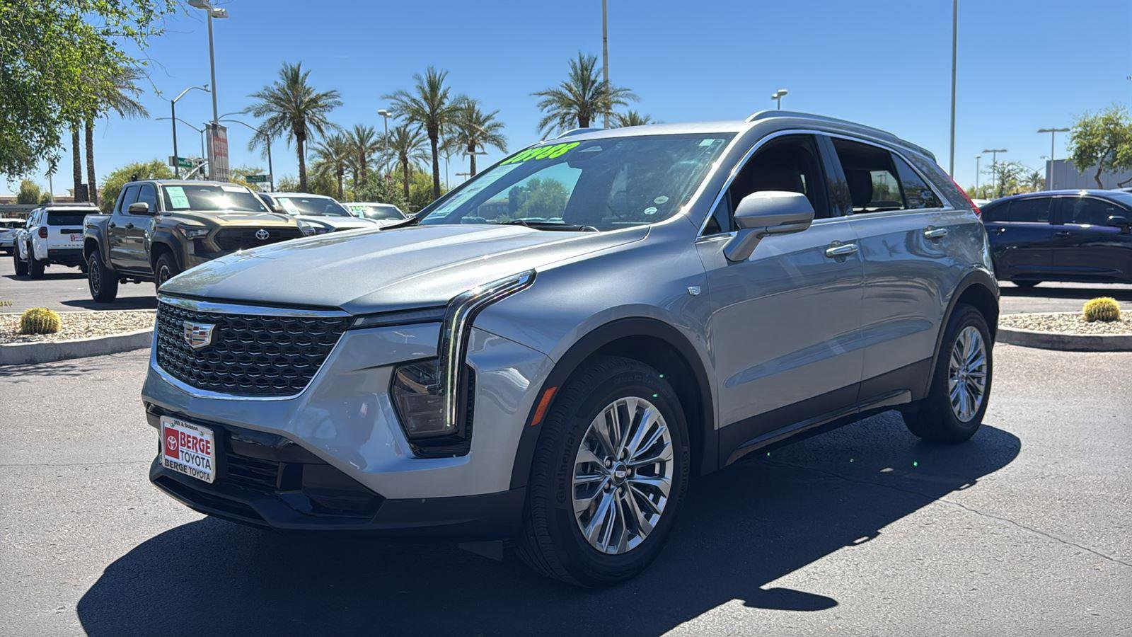 Used 2024 Cadillac XT4 Premium Luxury image 3