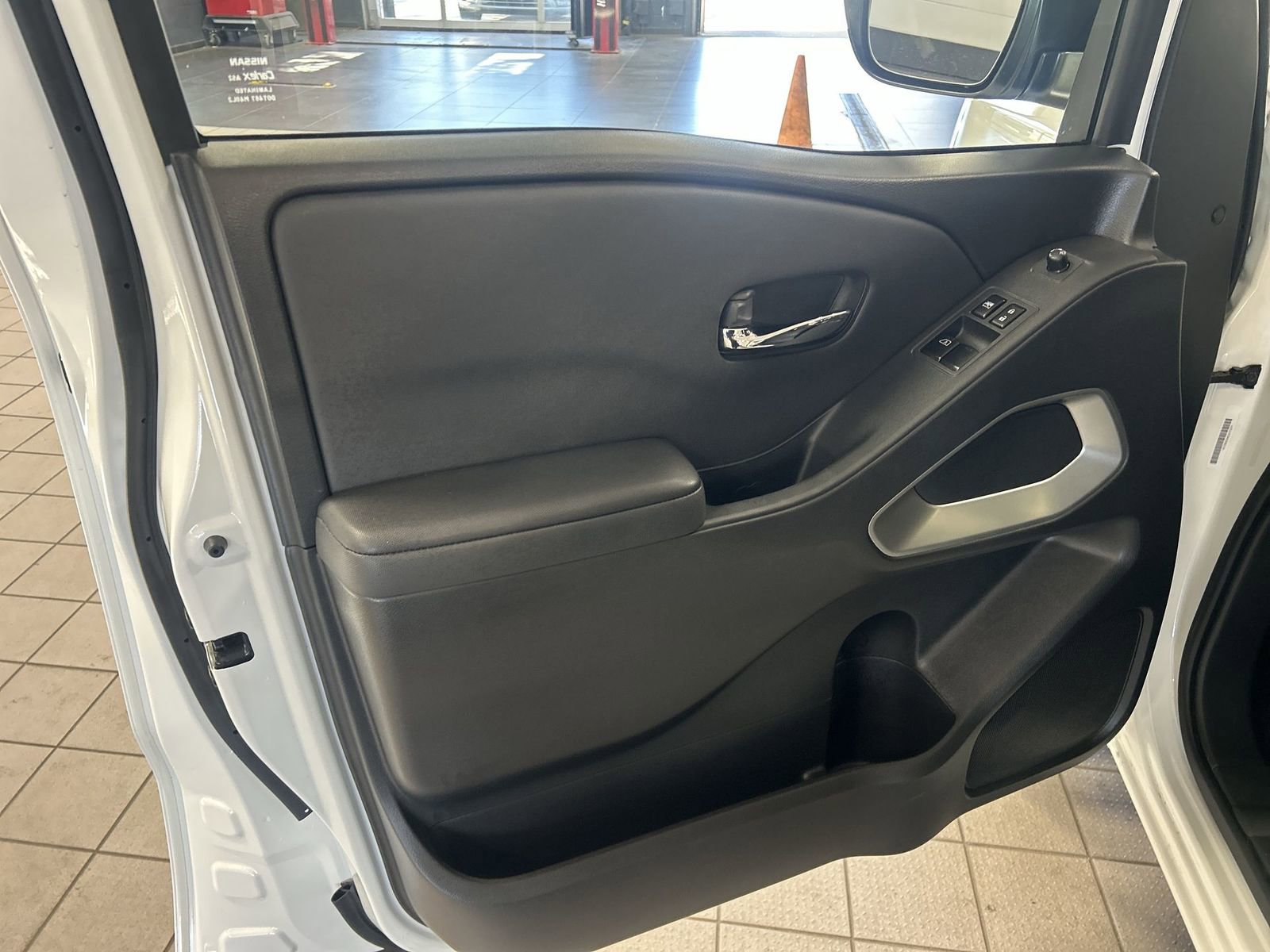 Used 2024 Nissan Frontier SV w/ Technology Package AWD/4WD image 25