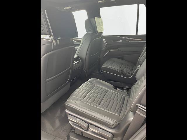 Certified 2022 Cadillac Escalade Sport Platinum w/ Heavy-Duty Trailer Package AWD/4WD image 9