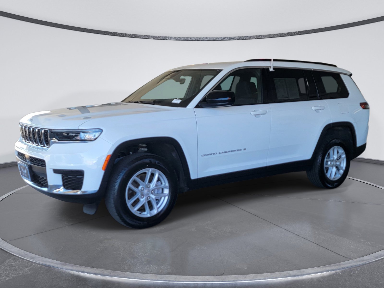 Certified 2024 Jeep Grand Cherokee L Laredo AWD/4WD image 5