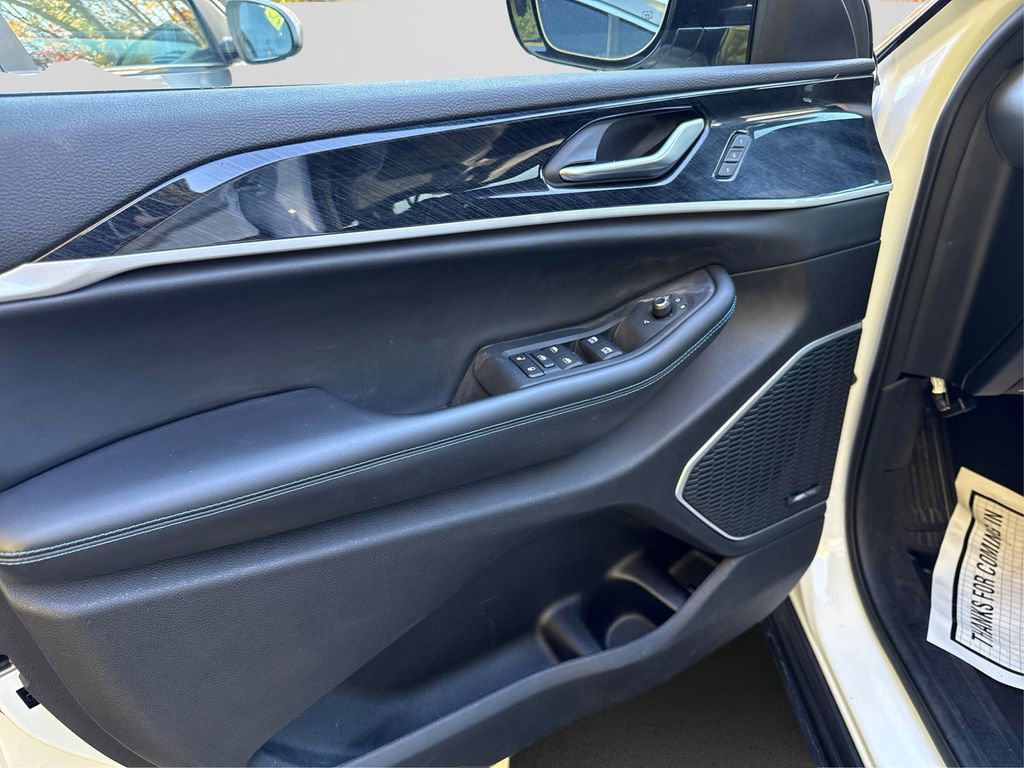 Used 2023 Jeep Grand Cherokee Trailhawk w/ Luxury Tech Group III image 24