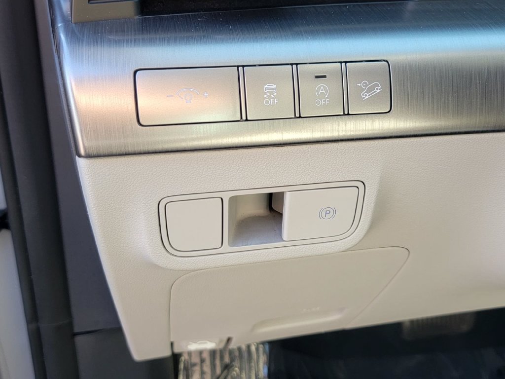 Used 2024 Hyundai Kona SE FWD image 34