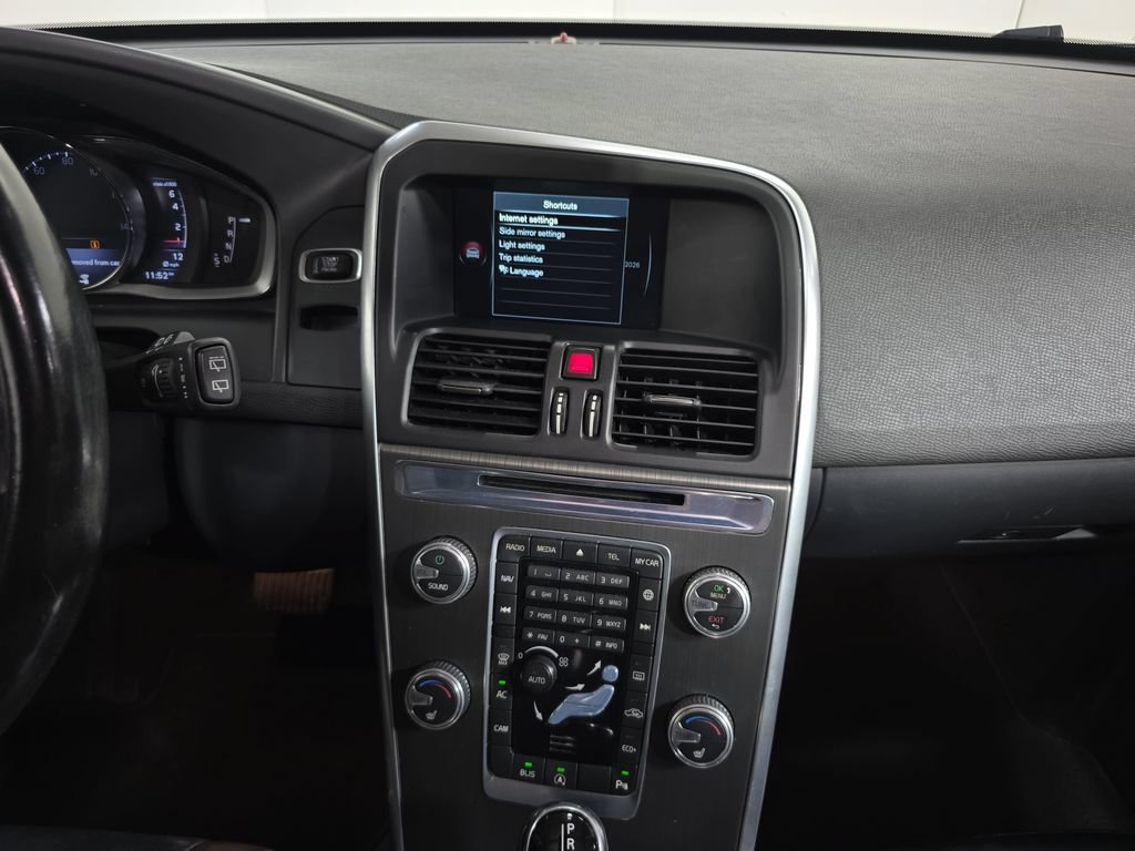 Used 2016 Volvo XC60 T5 Premier w/ Proximity Package FWD image 16