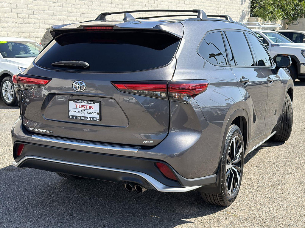 Used 2021 Toyota Highlander XSE FWD image 4