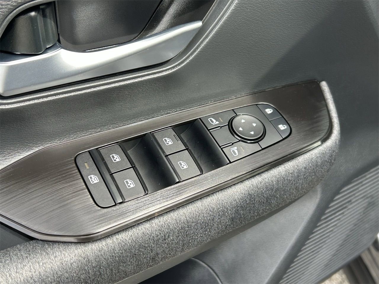 New 2026 Nissan Kicks SV image 30