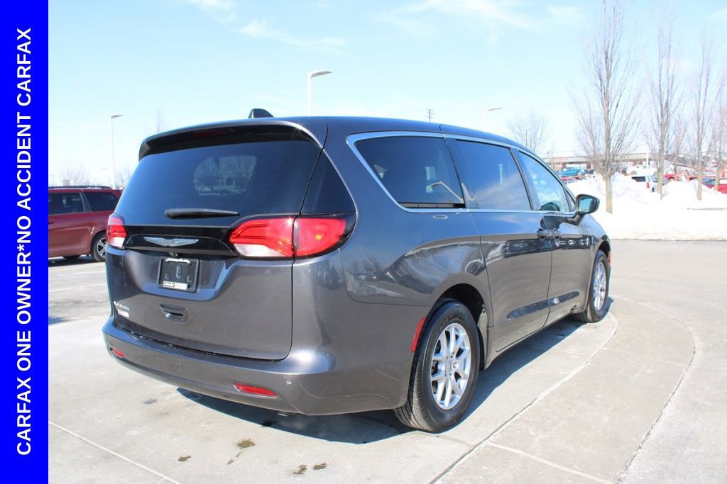 Used 2023 Chrysler Voyager LX image 7